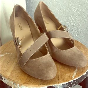 Jessica Simpson pumps